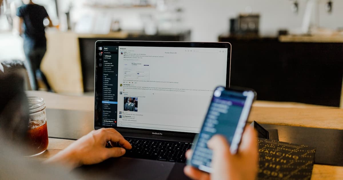 5 Phút Để Tài Khoản Doanh Nghiệp Không Bị Hack: Checklist Cho Chủ Văn Phòng