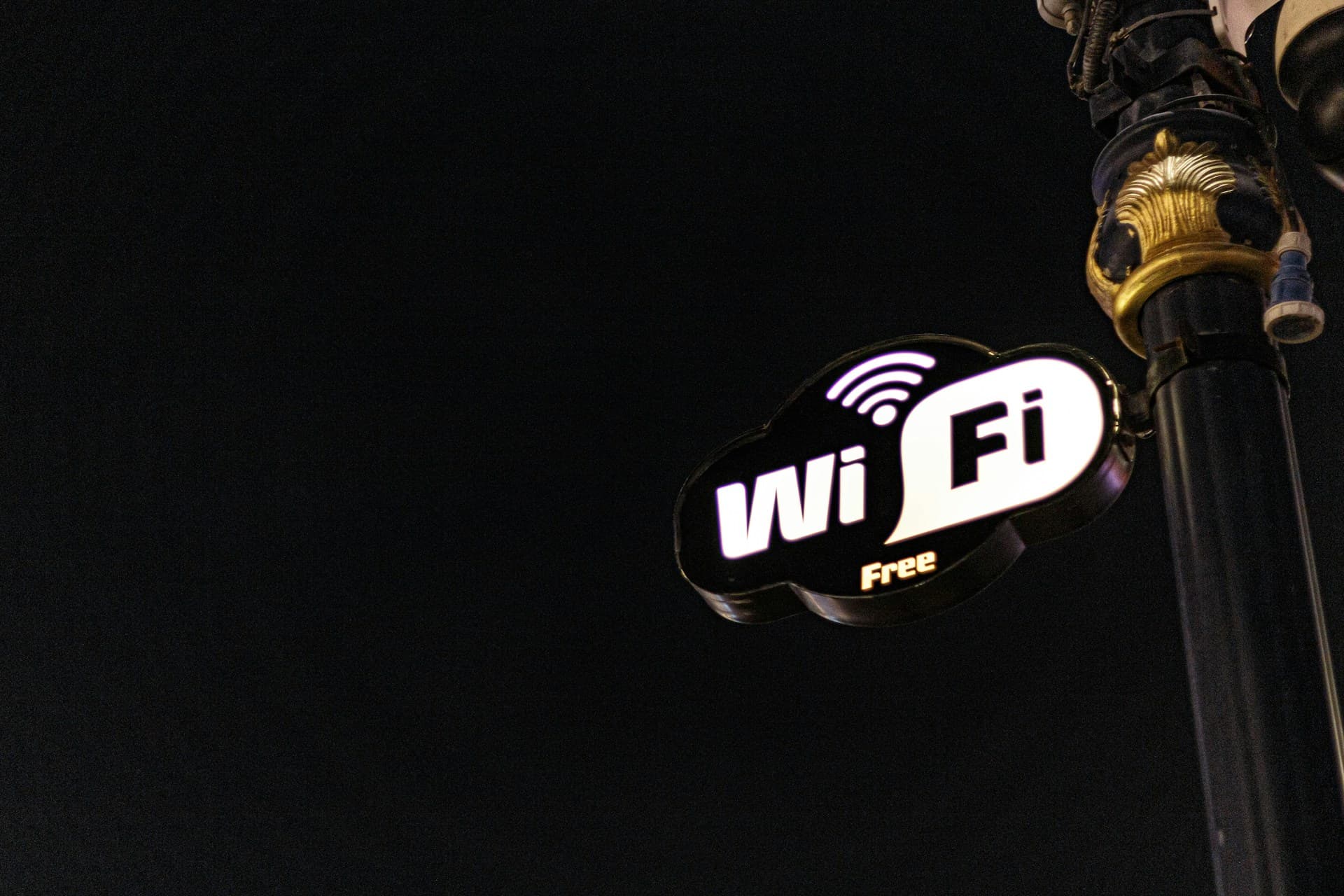 Wi-Fi 7 vs Wi-Fi 6E: Văn Phòng SMB Có Cần Nâng Cấp Năm 2026?